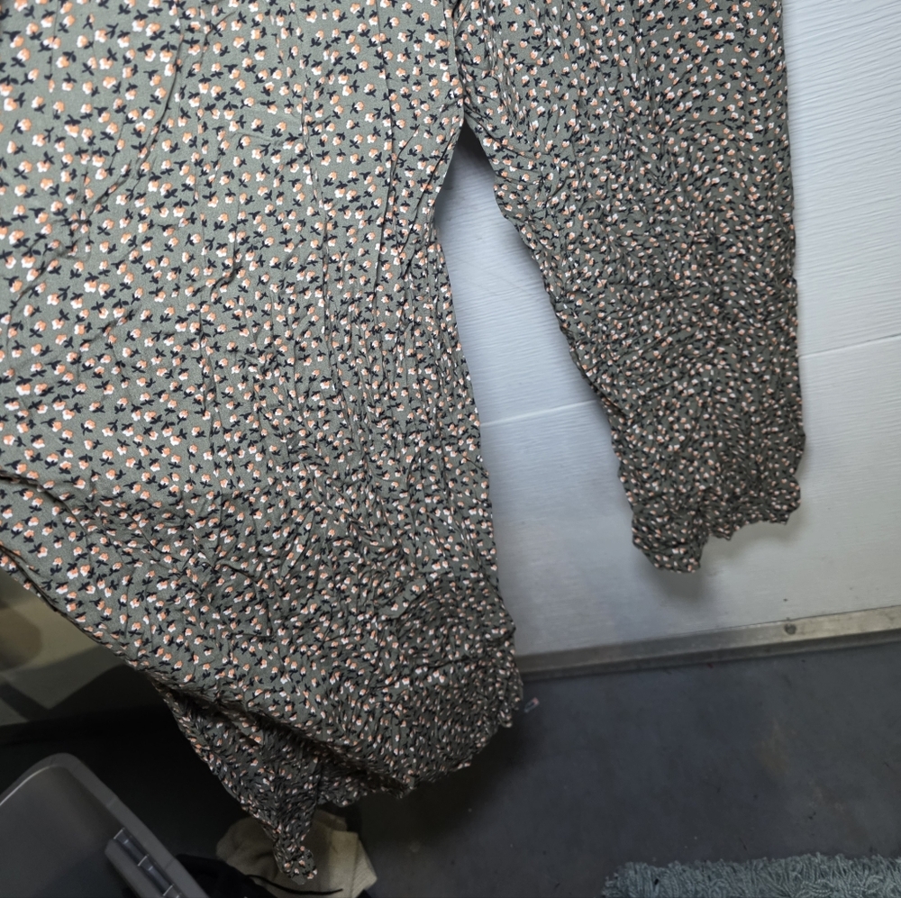 Smocked Square-Neck Floral Wide-Leg Jumpsuit in Olive Floral - Picture 3 of 6
